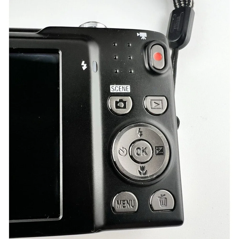 Nikon Coolpix S3100 Digital Camera Silver 14.0MP 5x Optical Zoom Bundle